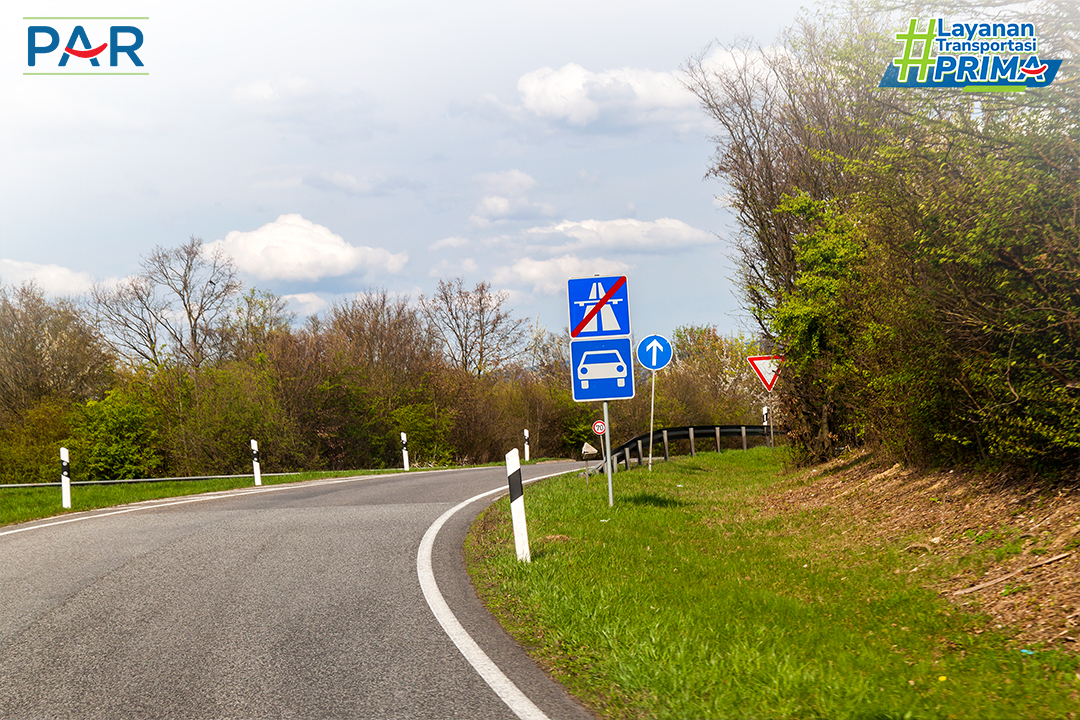 aturan penting di jalan tol